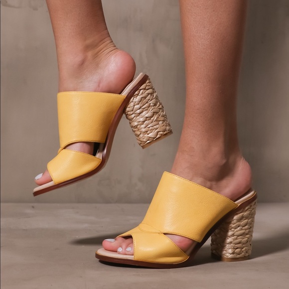 NWT Sbicca Hand Wrapped Heel - Picture 2 of 2